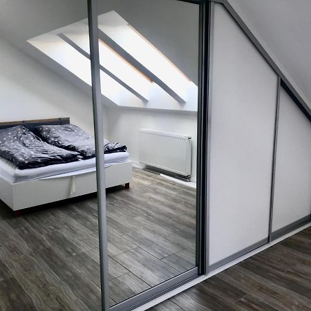 Apartament Julia スキェルニェヴィツェ エクステリア 写真