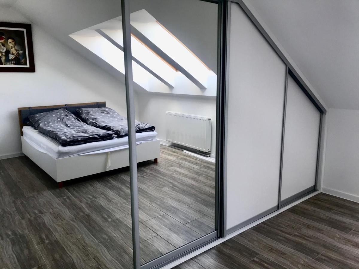 Apartament Julia スキェルニェヴィツェ エクステリア 写真